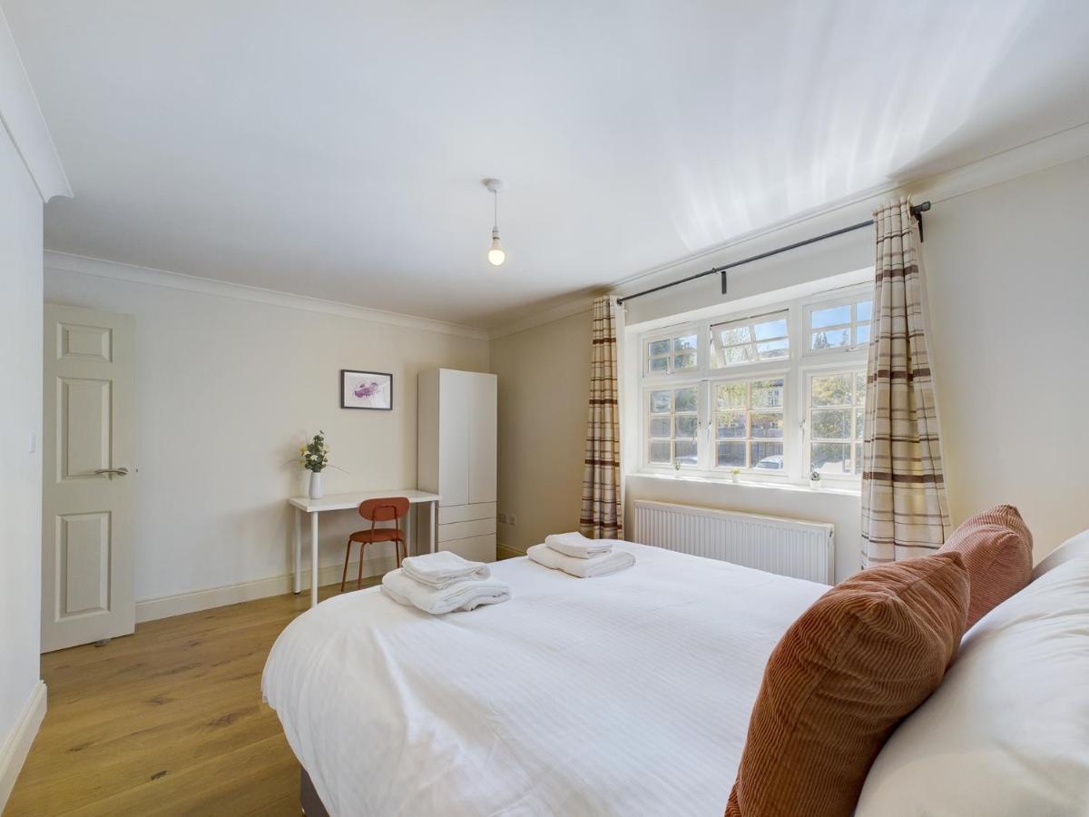 Duplex Redhill Town Centre Apt By Livingo Stays Екстериор снимка
