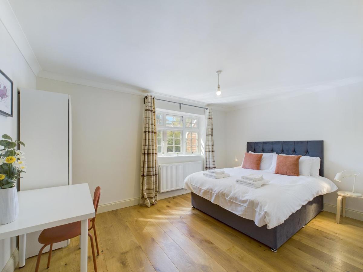 Duplex Redhill Town Centre Apt By Livingo Stays Екстериор снимка
