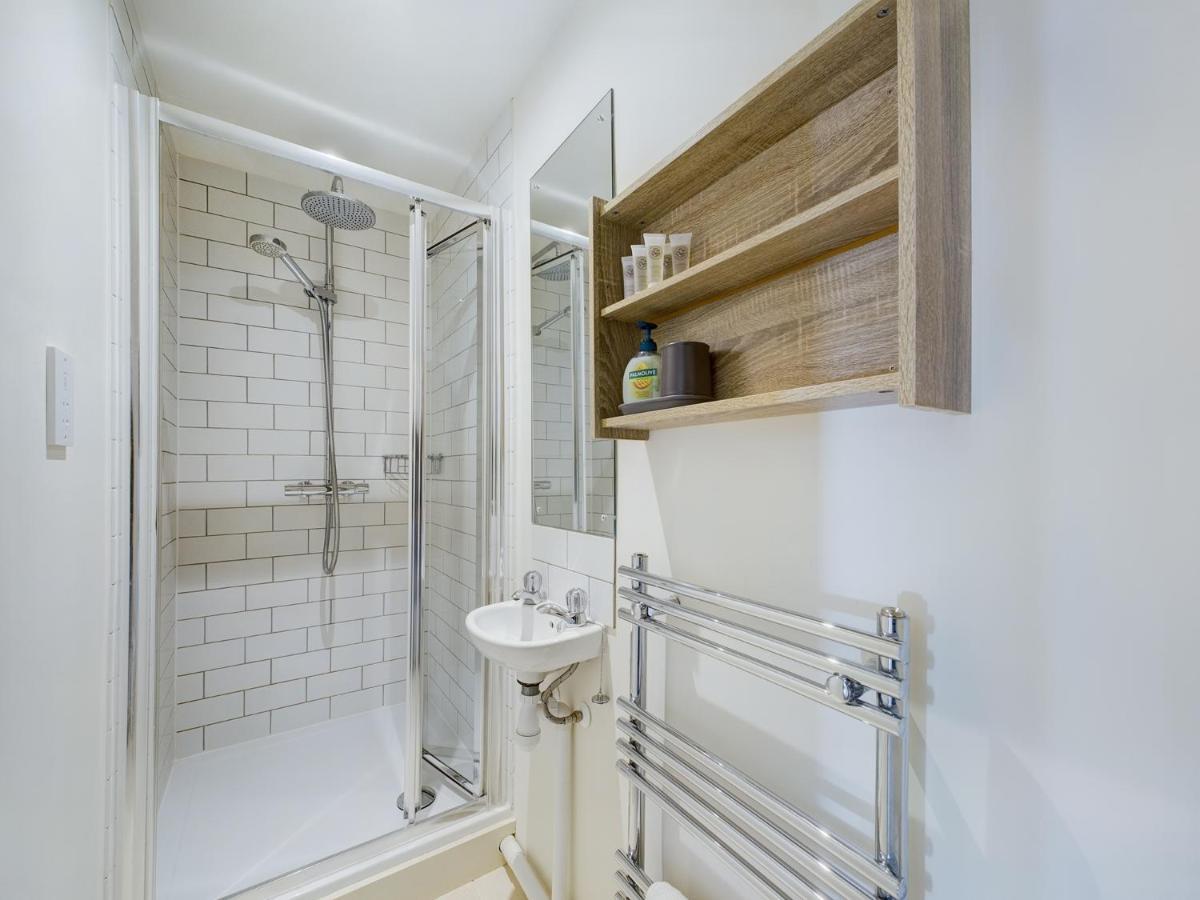 Duplex Redhill Town Centre Apt By Livingo Stays Екстериор снимка