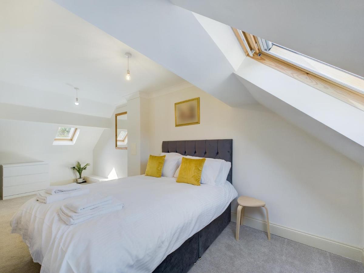 Duplex Redhill Town Centre Apt By Livingo Stays Екстериор снимка
